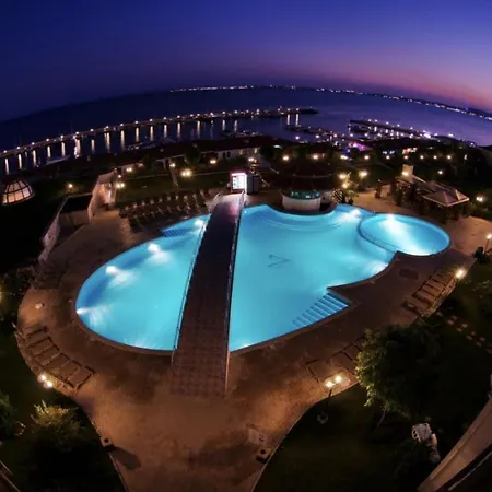 アパートホテル Apartello⊛com Diamond - Private Near Marina Dinevi In 4*